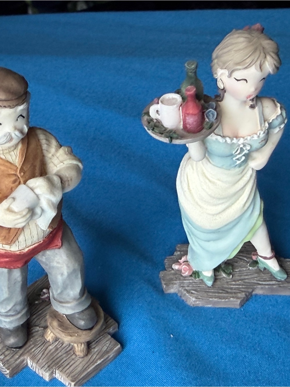 2 Ivy Cove Figurines